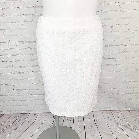 CALVIN KLEIN WHITE EYELET SLEEVELESS TOP AND SKIRT SET - XL / 14 - Picture 10 of 12